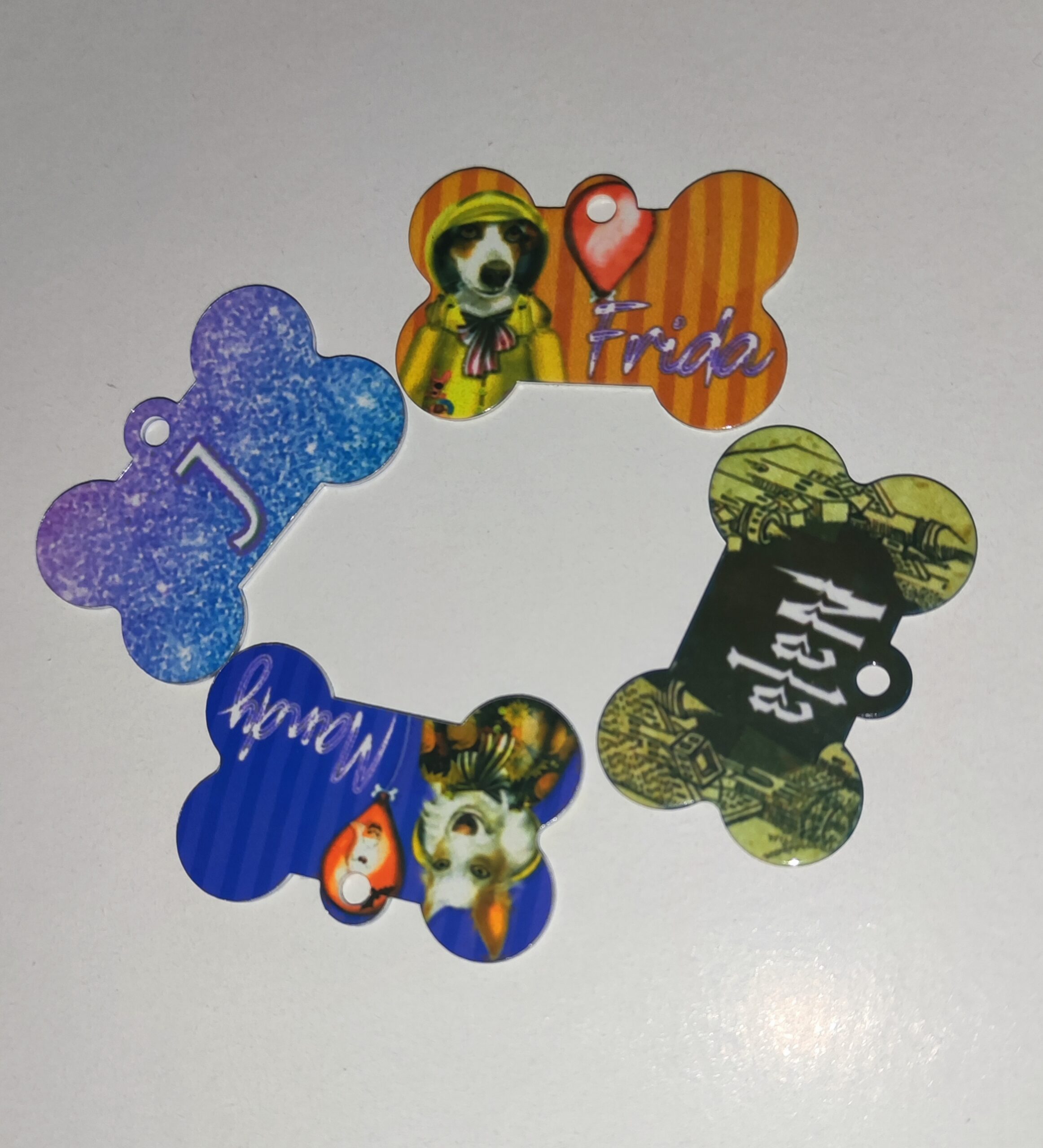 Chapa identificativa para mascotas con forma de hueso