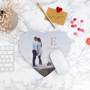 Alfombrilla personalizable con forma de corazón