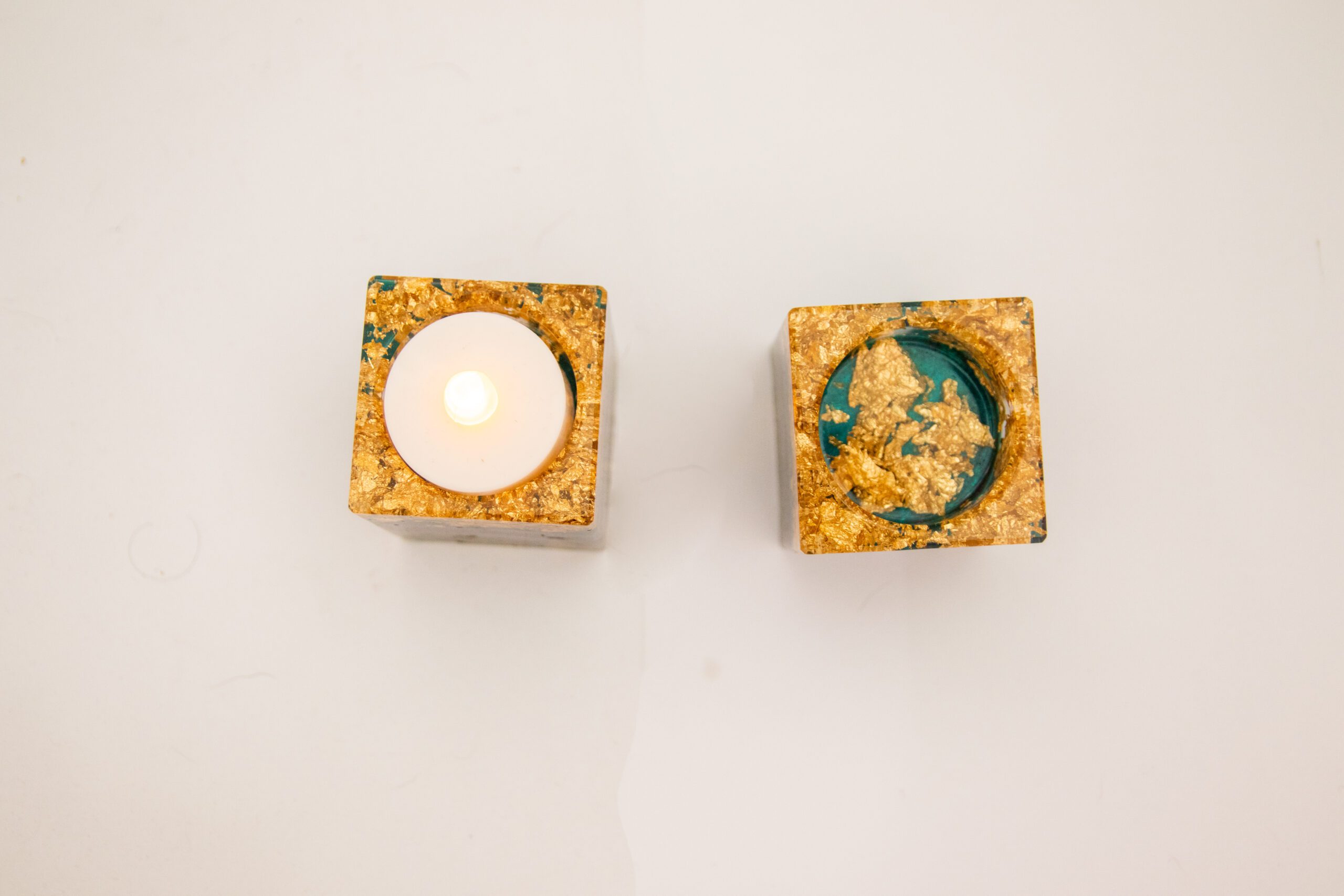 Juego de 2 Porta velas de resina diseño exclusivo - Imagen 2