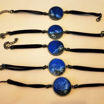 Pulsera con cuero negro estilo playero