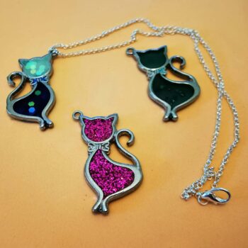 Colgante exclusivo de forma de gato con diferentes acabados