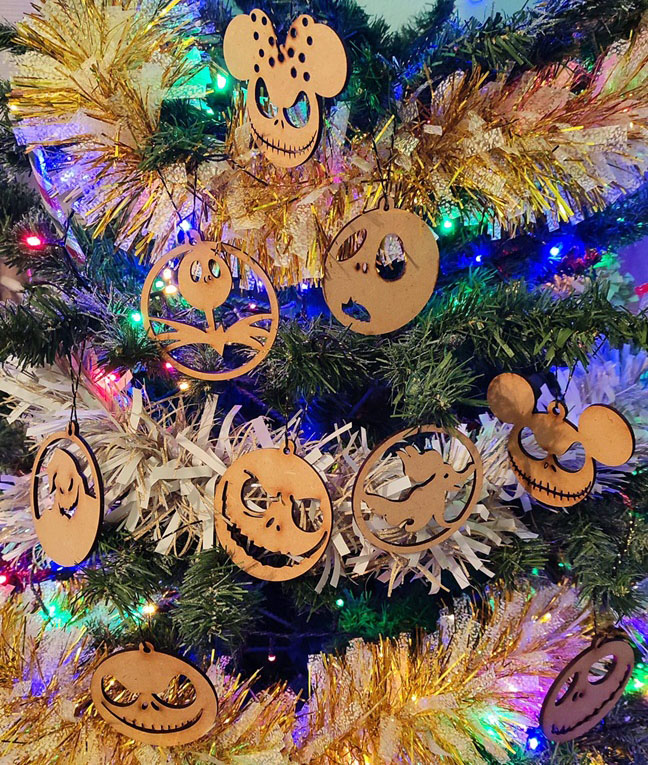 Caja con Bolas navideñas temática Pesadilla Antes de Navidad