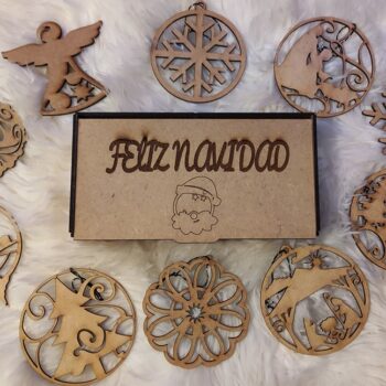 Caja con Bolas navideñas variadas