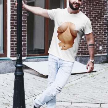 Camiseta para despedida de soltero simulando un escotazo