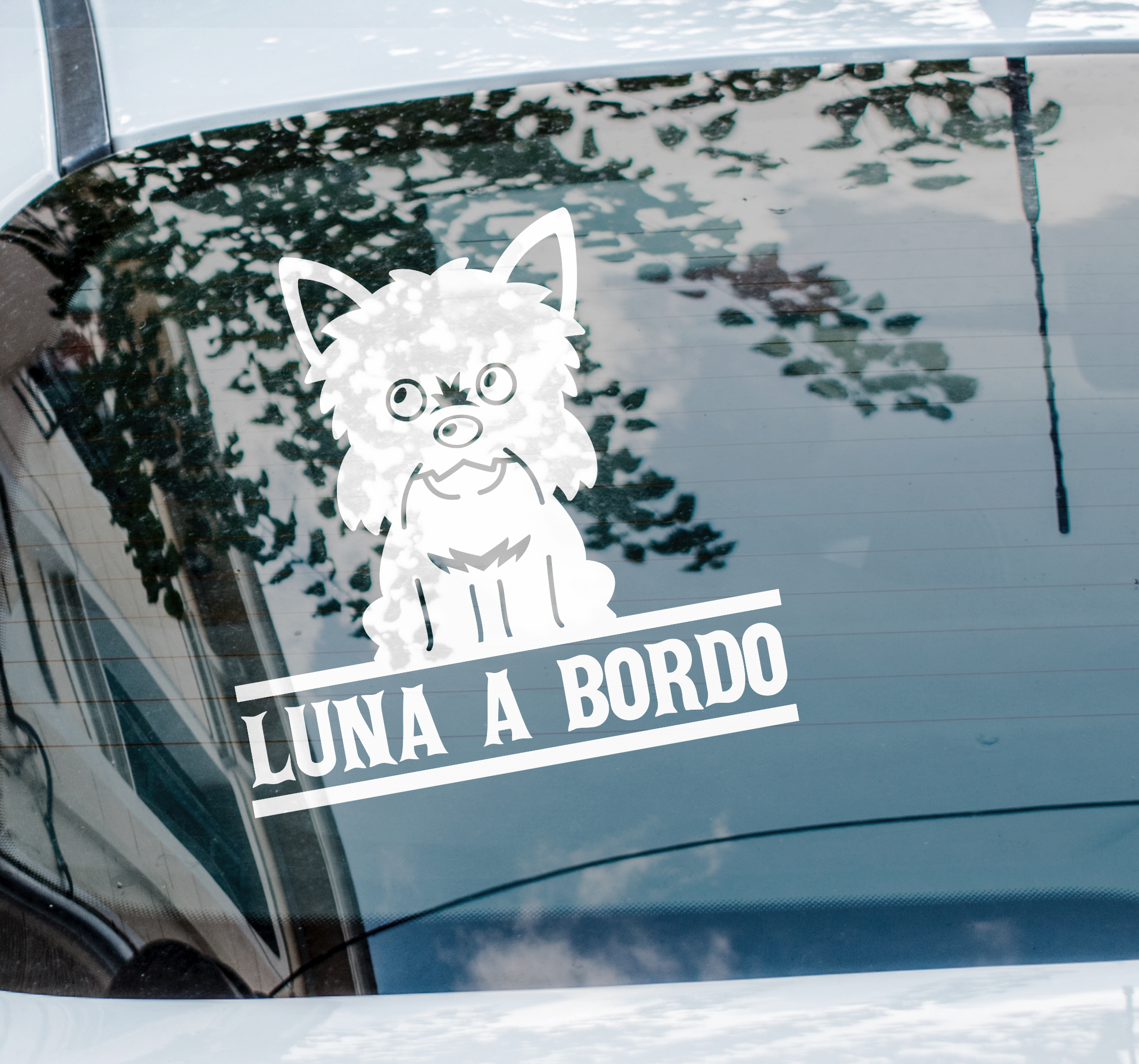 Vinilo para coche "Perro + nombre a bordo"