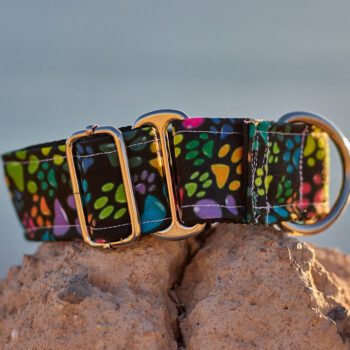 Collar martingale diseño huellas